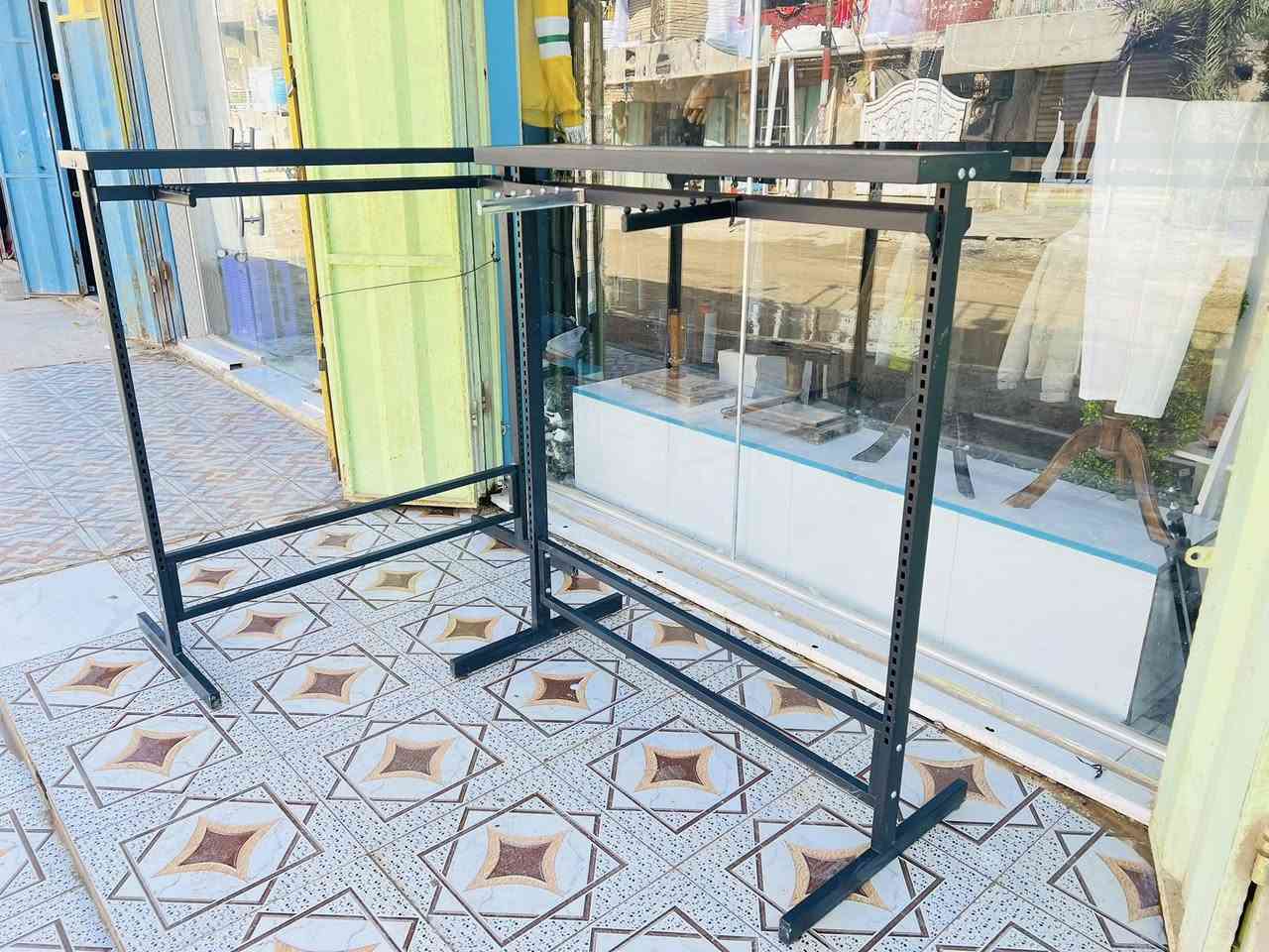 السلام وعليكم استاند ملابس العدد 2 يشتغل صفحتين بعدهن جدد كلش الرقم***********
