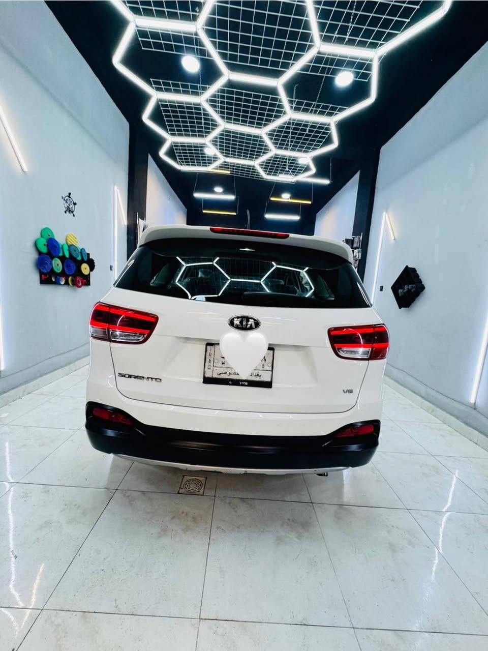 السلام عليكم ورحمة الله وبركاته
سيارة سورنتو للبيع ٢٠١٧ 
سيارة فول من عدا البانوراما 
٦ سلندر رقم بغداد سنوية بااسمي شرط التحويل .
موصفاتها…..
١- إشارة ترحيب عندا الدخول 
٢- مري شفط + اشاير بلمري 
٣- ثلاث قطع تبريد 
٤- سبعة راكب 
٥- صندوق كهربائي 
٦- كشن كهربائي 
٧- تحكم استيرن 
٨- زراكات ماصدات 
٩- حساس امامي خلفي 
ملاحظة : بيها بارد بسيط بجاملخ الخلفي بدون صبغ 
العنوان ديالى بعقوبة 
السعر $229  بيها مجال شي بسيط 
*********** وبي واتساب
