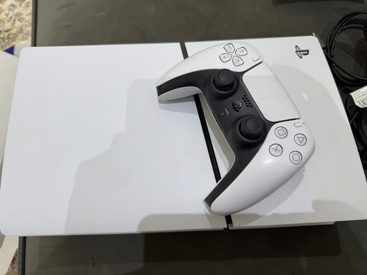 سلام عليكم بلي5 سلم واحد تيره اوربي استعمال شهر واحد +يو بي اس اون لاين السعر 900 الف قفل  بل مناسبه بس يو بي اس سعره 250 الف 
الستفسار ***********
