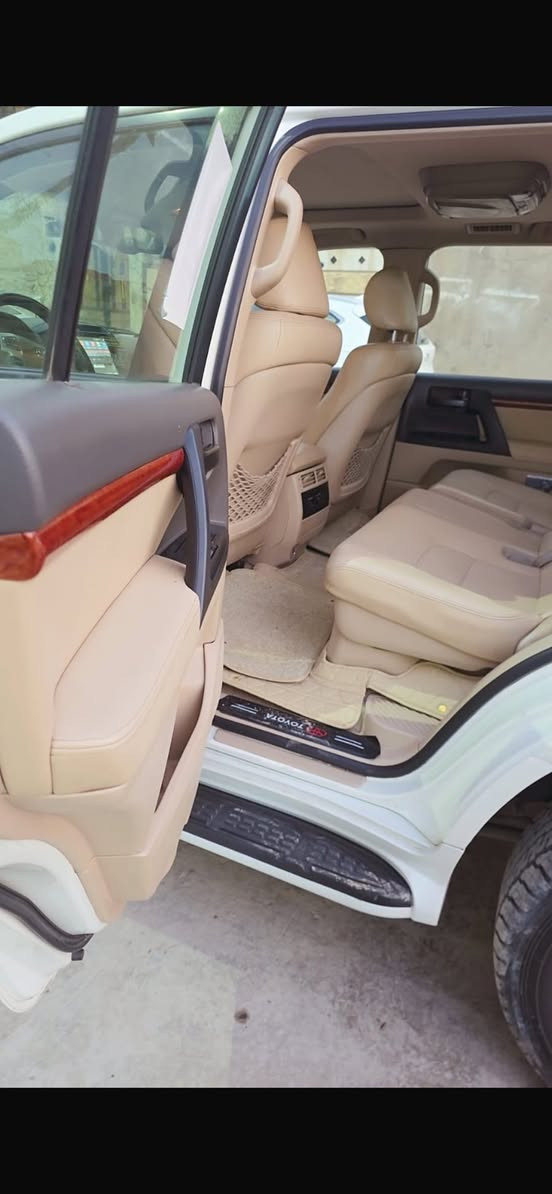 لاندكروز موديل 15مكينه 8كفاله عامه شرط السونار ماعده الدعاميت للجماليه فول السياره وجديده حيل ***********
