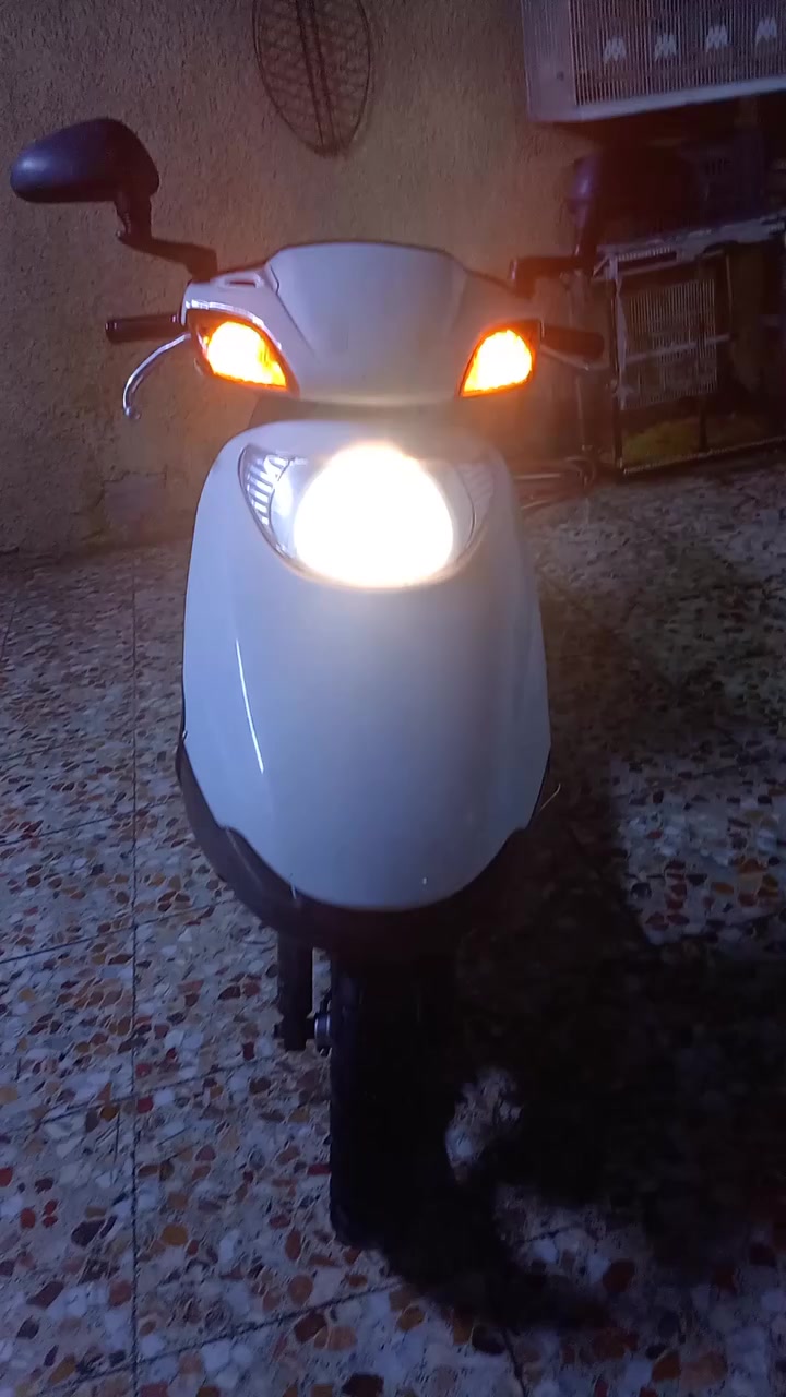 السلام عليكم للبيع سبيسي ياباني مابيه اي نقص تراي ناعم طسه كلش حلوه بس الدبل الأمامي نوعآ ما والخلفيات مابيهن شي شلعه معدل كهربائيات كله شغاله اشاير لايت ستاب لايت كيلو متر ميشتغل قفل جنطه بس يراد لسان والبريك الخلفي تخفيف مااعرف شبيه قمجي جديد وبنزات جديده ماكو بس يخفف الأمامي زين تشتغل سلف هندر محرك مجفت كله جديد  لاتنقيص ولا تبخير سعر 350 الف بي مجال المكان بغداد حي أور *********** راسلني عل واتساب
