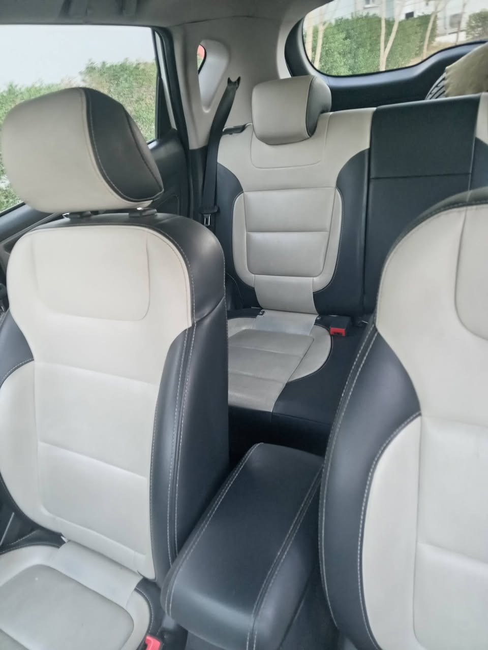 السلام عليكم
عندي سياره شانجان 2019 cs35 بيضاء
السياره ماشيه 106الف
السياره بدون صبغ بحاله جيده تم عمل ادامه تبديل دهن كير تبديل صدر أمامي خلف جديد
تم اظافه منظومة غاز للسياره وبسعر 500الف والسياره فووووول اقتصاد صارت 
مواصفات السياره 
​المحرك: 1.6 لتر، 4 سلندر، بقوة 125 حصان.
​ناقل الحركة: أوتوماتيك 4 سرعات (ياباني - AISIN).
​الاستهلاك: موفرة للوقود (7.2 لتر/100 كم).
​الأمان: فرامل ABS + EBD، وسائد هوائية، وحساسات خلفية مع كاميرا.
​الرفاهية: شاشة لمس، مثبت سرعة، فتحة سقف،
إطار حجم 17 ويل كب
السعر 10 آلاف دولار=15مليون 
*********** واتساب
