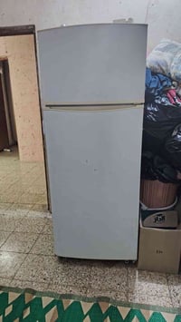 ثلاجه للبيع سعرها ١٢٥ سبعه نيسان الزراعي 07851016061 ادمن وافق
