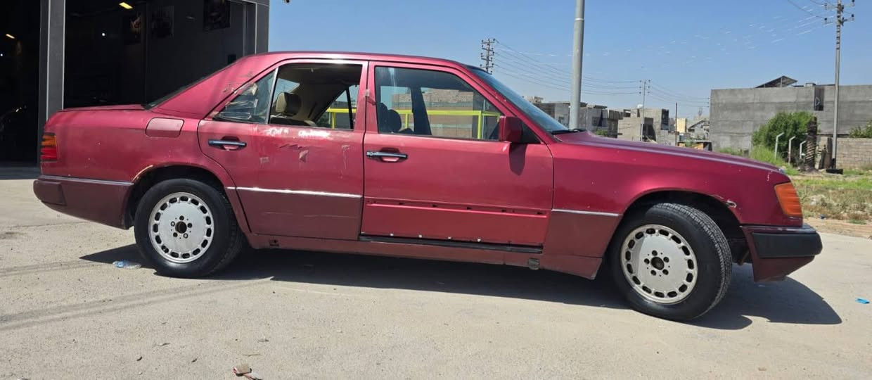 السلام عليكم 
مرسيدس دب ١٩٩٠ 
رقم بغداد انكليزي باسمي 
مكينة وكير vvt بطة 
السيارة بيه ملاحضات بسيطة 
السعر ٤٥ وبية مجال 
للاستفسار 
*********** بغداد, العراق
