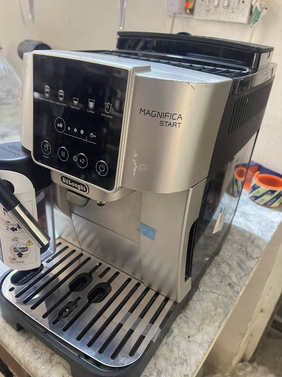 تتوفر ماكنة قهوة ديلونجي ستارت نظافة 98‎%.ضمان اسبوع بعد البيع ***********
