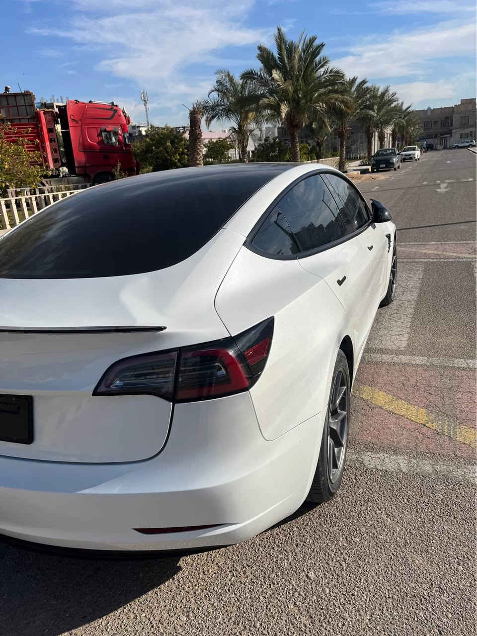 Tesla Model 3 - 2023 :لبيع
فول فول مواصفات مدى البطارية:-450 كم اللون: أبيض داخل 
المسافة: 55 الف كيلو متر
المرفقات: شاحن أصلي 32 فولت
المواصفات:
مدى البطارية:-450 كم
سقف بانوراما
كاميرات °360
رادار أمامي وخلفي وجانبي
كشنات كهرباء مع ذاكرة
ويل كب
تدفئة كشنات امامي وخلفي
تدفئة ستيرن
Auto Pilot نظام قيادة آلي
منع تصادم ورادار
مثبت سرعة +تحكمات
نظام تحكم كامل عبر الشاشة
نظام ترفيهي متكامل (نتفليكس، يوتيوب, ألعاب)
GPS + WiFi
وبعد كلش هوايه مواصفات

حادثها جاملغ وباب خلف السايق النجف, العراق


**إذا كنت صاحب هذا الإعلان وتريد حذفه لأي سبب، رجاءا أرسل رسالة إلى الدعم الفني**