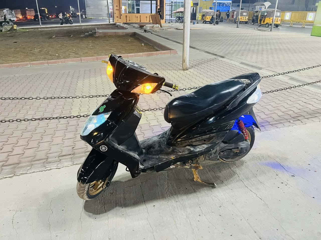 السلام عليكم من رخصت الادمن دراجه سكنس فحل تزويد خارجي فقط الدراجه بلاديه 53ونص الدراجه ما مفتوحه بلاديه بيها تزويد خارجي قبق فلاوين رياضي لون ذهبي قطره رياضي لون ذهبي وياله  مال سكنس جبلي رياضي لون ذهبي يدات بريك كوسو ذهبي يدات بانزين ذهبي بيها زنون اصلي ثلجي يصطر صطر اشاير لد صرنصه رياضي كاربون فايبر اصلي ام الكاتم فقط بيها تريشه يسره نقص الدراجه مكفوله من الطول ل طول سعر الدراجه 625و بيها مجال رقم الهاتف ***********واتساب متواجد فقط🤍
