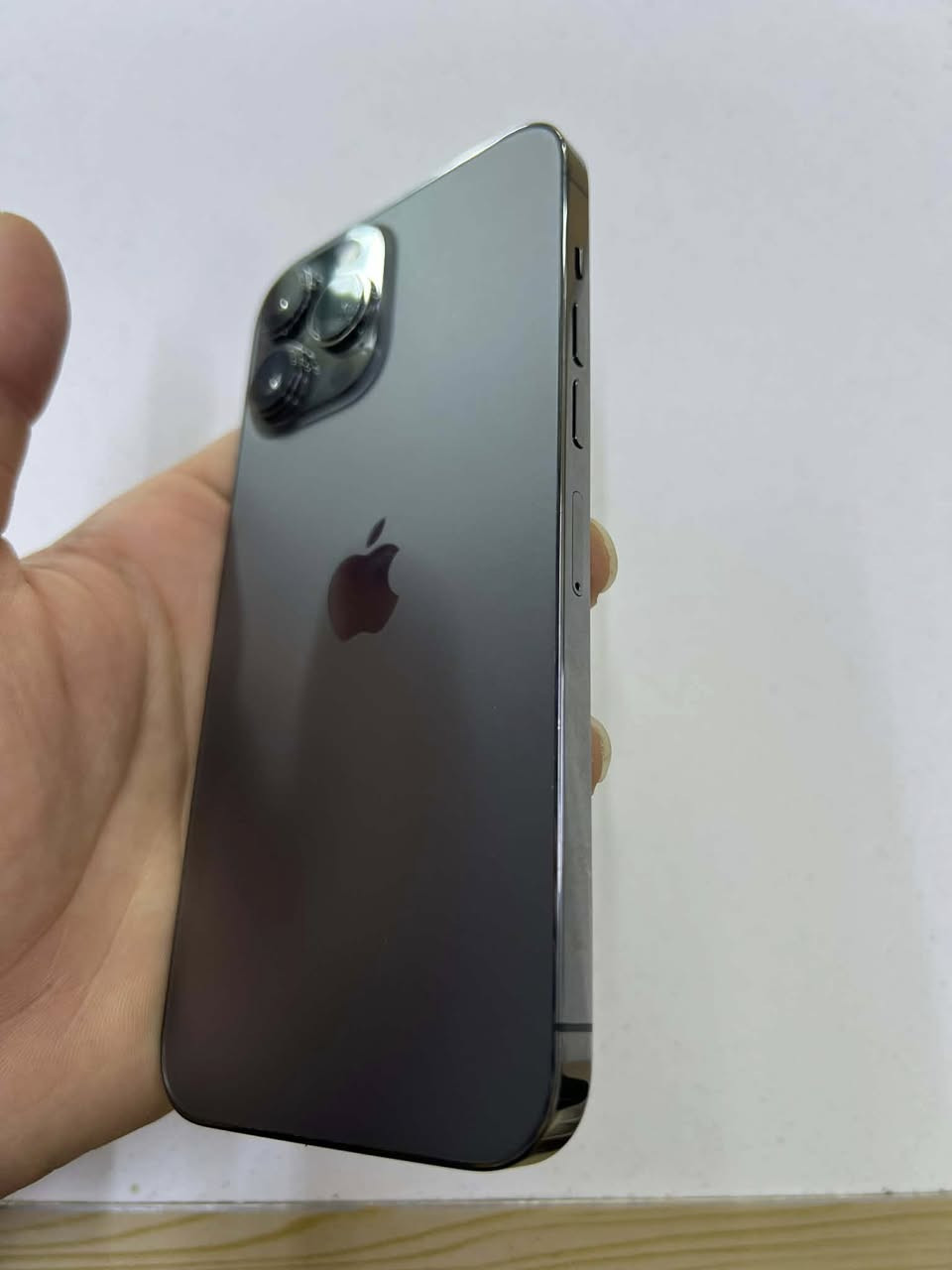 آيفون ١٣برو ماكس 
الذاكرة ١٢٨ 
نورمان مامفتوح بلادي 
بطاريه ٨٥ بلادي 
تك سيم
نموذج M
السعر ٦٢٥
العنوان الموصل الايسر حي الوحده 
اتصال ***********
