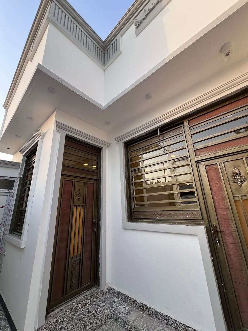 اللهم صل على محمد وال محمد
هذا البيت #يمتاز بمساحة 120م
البيت فارغ وجاهز للمشتري 2026
إبي الخصيب - طريق الوسطي - قرب مستشفى الصيني
ملك صرف زراعي المالك عراقي #نموذج 25
#يحتوي :: طارمة واسعة . استقبال . مطبخ 
صحيات خارجية . صالة . غرفتين منام . مصعد درج
مناور عدد 2 . صحيات داخلية . 
مغاسل كيزر خزانات ماء
#السعر_المطلوب :: 65 مليون قابل للتفاوض
#للاستفسار :: ***********
