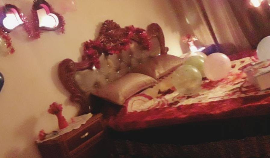 غرفة البيع خشب ثقيل 
• ميز امراية
• ميز بلازمة
• زاوية 
• چرباية  + ميز عدد 2 
العنوان بغداد الحرية ***********
السعر 400ألف

