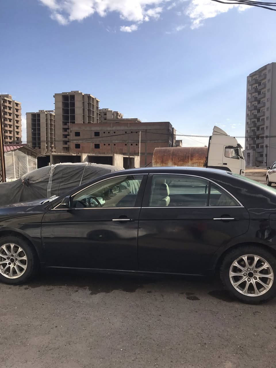 سيارة ام كراند موديل 2013 حجم 8 الكبير السيارة بأسمي العنوان ببغداد السعر 58 وبيها مجال بسيط 
للاستفسار ***********
