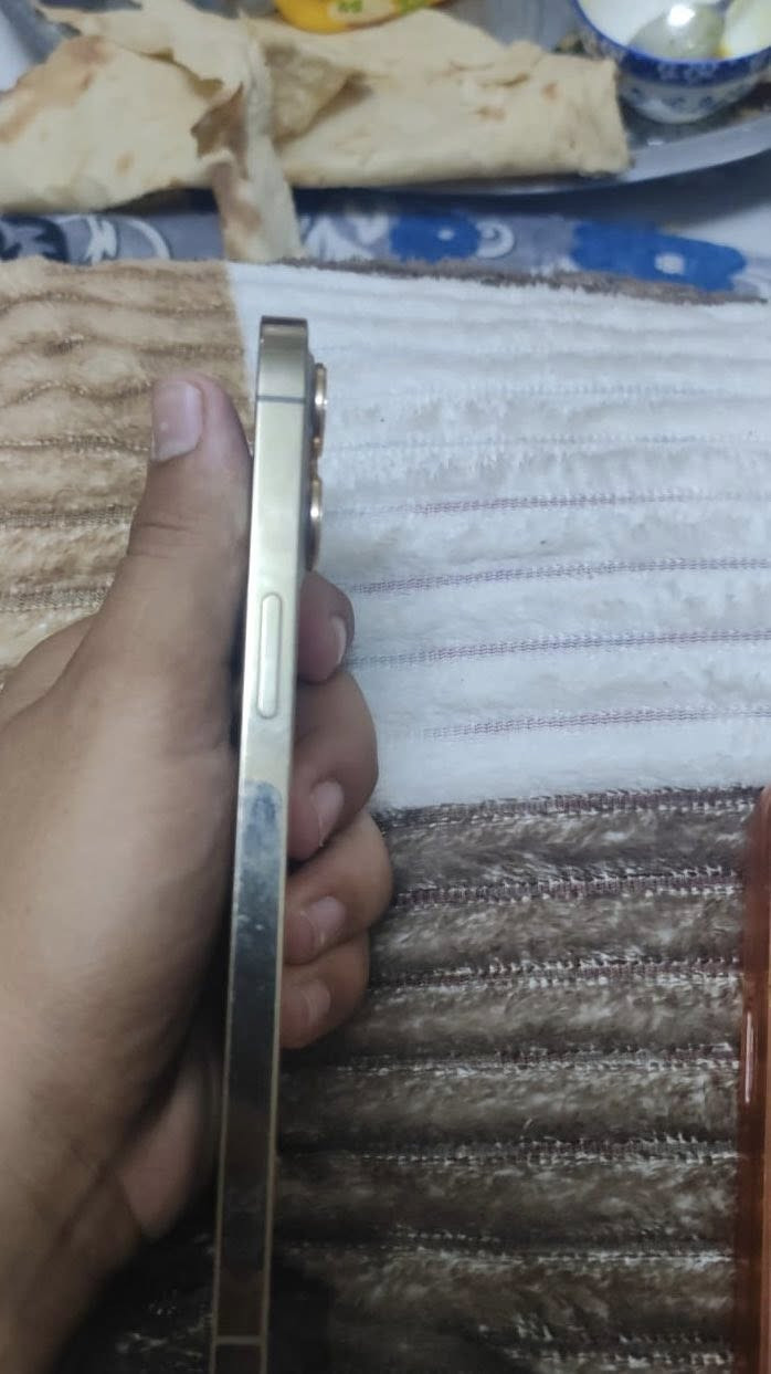 سلام عليكم آيفون 12برو ماكس جهاز نضافه ١٠٠بطاريه ٧٤بلادي جهاز مابدل بي شي جهاز نضيف درجه سعر 500بي مجال***********
