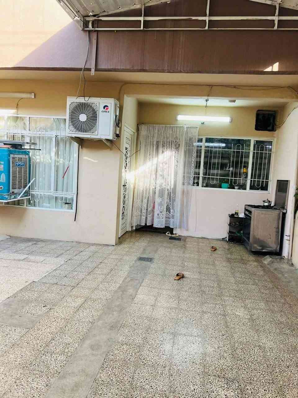 دار للبيع 🏚️

📌الموقع حي السكر الشارع الممتد من مستشفى الخنساء باتجاه دار سيد توحي وجامع الرأفة 📌

شارع صبة بعرض 8 🛤️

بناء نظيف صالح للسكن أو للاستثمار معزول الارضي عن الثاني ✅

مساحة الدار 150 متر     واجهة 7 ونص  والعمق 20 🗽 

سند حديث طابو الزهور صاحبه الشرعي ✨

تفاصيل الدار طابقين معزول الارضي عن الثاني ✔️

الطابق الارضي مكون من غرفتين نوم/ استقبال/ مطبخ/صحيات/موزع/ كراج كبير ❇️

الطابق الثاني عبارة عن مشتمل يحتوي على 🌟

4 غرف نوم / مطبخ/ صحيات/   كما هو موضح بل الصور إلي بل المنشور 📸 

السعر المطلوب للدار هو     190    مليون قابل للتفاوض 💰

للاستفسار أكثر اتصل على الارقام التالية أو مراسلة صفحة المكتب عبر الواتساب 👇
 
***********  ☎️   ***********  ☎️   ***********     ☎️

أو مراجعة مكتب السماك لتجارة العقارات 👉 

عنوان المكتب حي الصديق بعد مرطبات البحرين سائدين الصديق الرئيسية مقابل مدرسة تبارك الاهلية 👍
