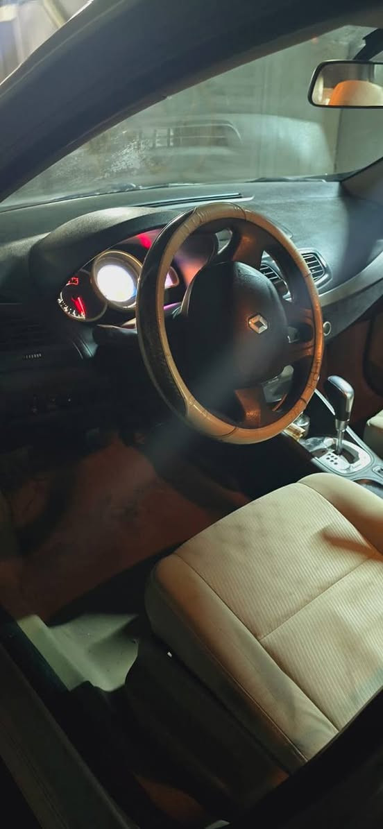 السلام عليكم رينو فلونس موديل 2016
كفالة من الصبغ السيارة جاردة عباية و مغلفة نفس لون السيارة بيهة طخة بالجاملغ الخلفي خلف السايق موضح بالصور الجنطة بيهة طخة موضحة بالصور محرك مكفول و ادامة شاملة  مي السيارة زيتي رايدرات جدد
الگير تبديل جديد تحت الضمان.
صدر السيارة 70%
تخم تاير 70%
ادامة كاملة على منظومة البانزين فيتم عبوة صوندات بواري
تبريد شغال و خير من الله
السيارة ماشية 163 الف رقم انكليزي السيارة بسمي شرط التحويل خلال شهر نقص السيارة اذرع جام باب السايق و الطوافة(مرة تشتغل صح مرة لا) ذكرت كلشي بالمنشور تجي و تشوف  بعينك و تقنع السعر 73 وبي مجال حك جيتك و عامل باليرضي الله. 
*********** واتساب
