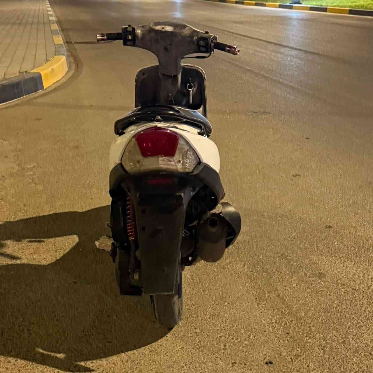 سلام عليكم ماكس قجمه للبيع
مكينته مفتوحه كهربائياته شغاله عوزه بس سلف وكلوبات 

دراجه شوف لعين  السعر 375 قفل العنوان البصره القبله ***********
