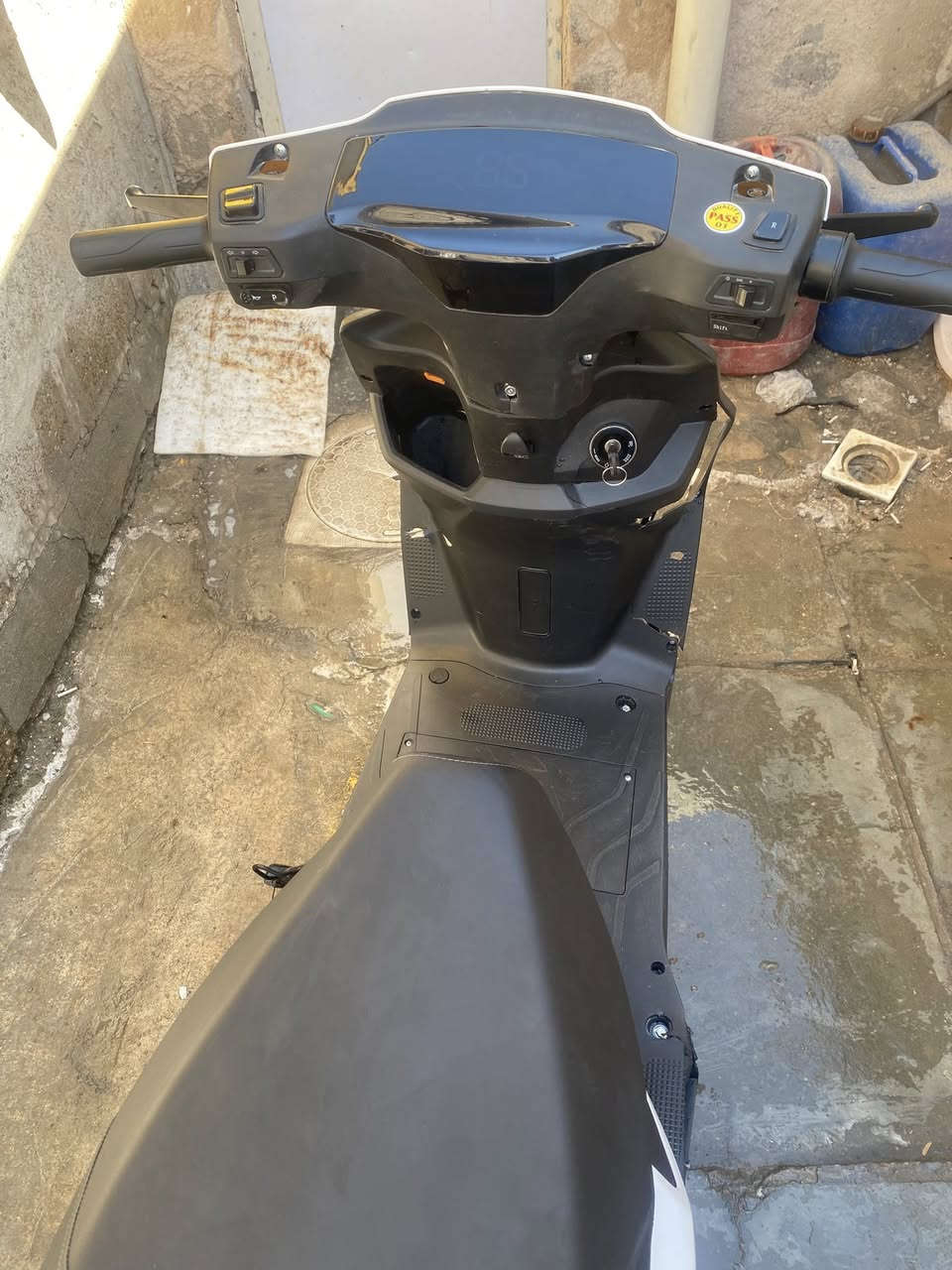 السلام عليكم دارجه شحن RN من شركه ياديه الداجه جديده امعنه الكلمه بس ندعمت  وتكسرن كفراتها الاماميه الايت موجود كلشي ما بي طالعه من الشركه يوم ١٥ بشهر ال١ مصارلها هواي السعر ٥٥٠ وبيها مجال دراجه جديده مكاني بغداد الدوره ***********
