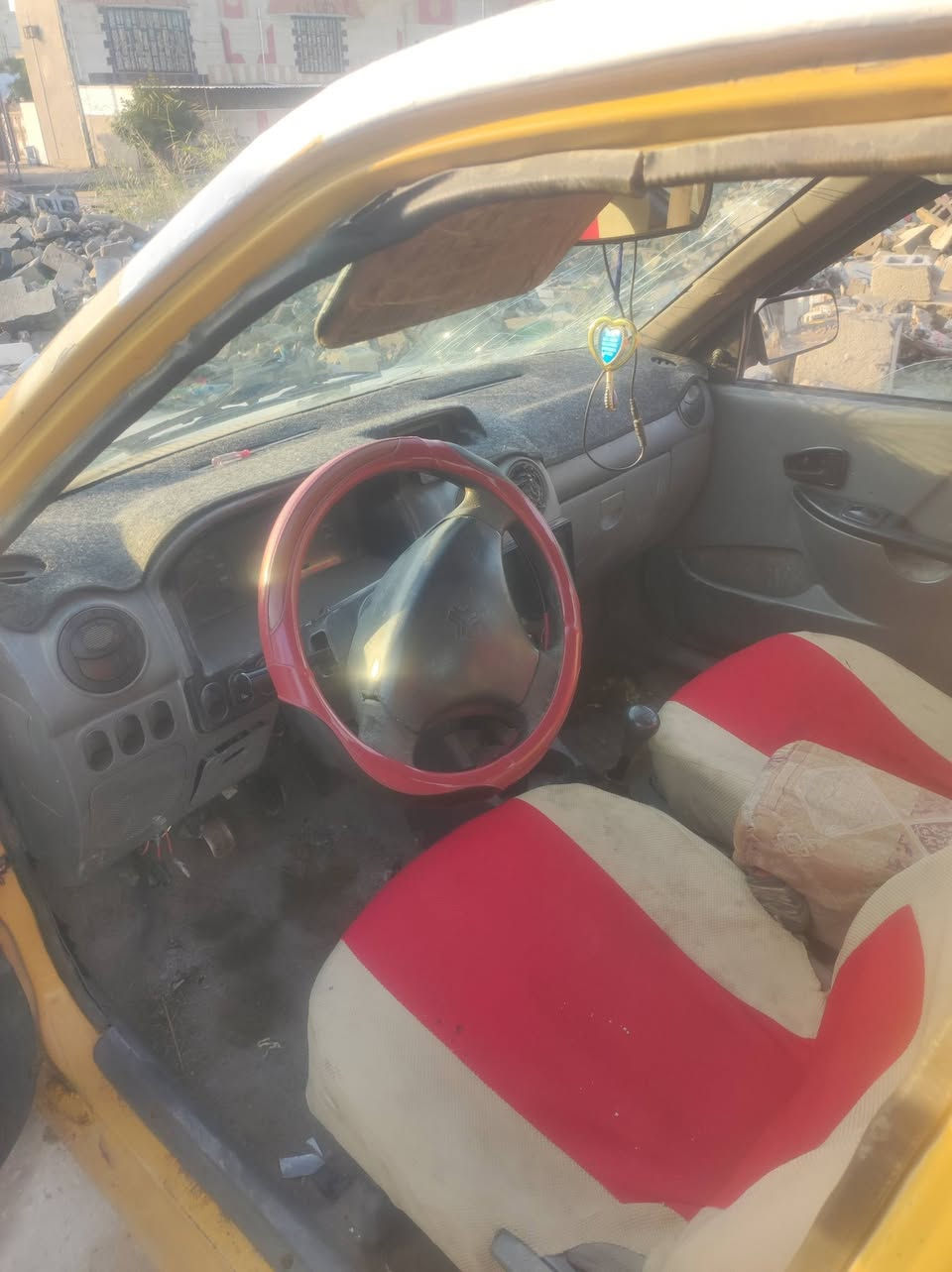 سلام عليكم سايبه للبيع مديل ١٥ مكينه كفاله لكير نمره رابعه ماتجي سنويه ٢٧ تحويل ثاني يوم  سياره مابيه اي خياس بيه بس ضربه خفيفه بل صندوك لوره سعر ١٧ بيه مجال ***********
