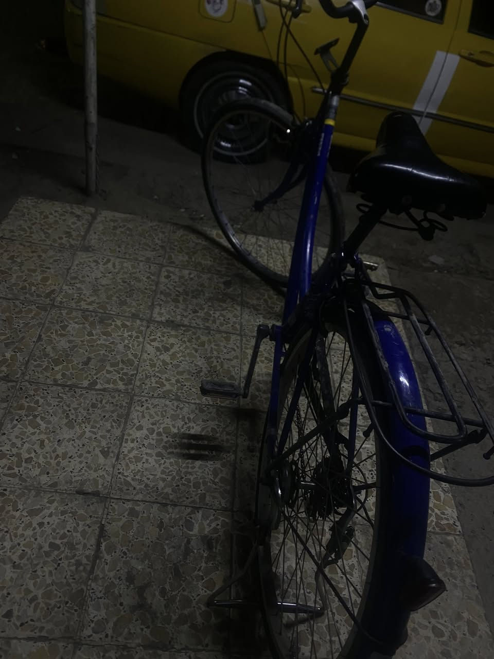 سلام عليكم شباب بايسكل بناتي ياباني للبيع باسكل وضع حاويه جاملخ موجود اذا اكو بايك رياضي اراوس ونطي فرق مكاني بغداد الشعب سوق شلال  السعر ميه وعشره  رقم الهاتف***********
