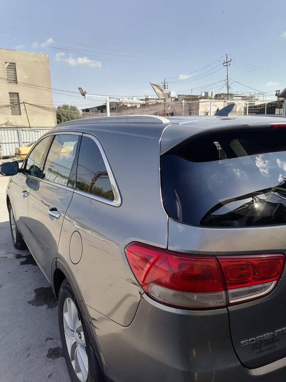 السلام عليكم اني مكلف بنشرتفاصيل اكثر اتصل على ***********   سورنتو 2016دخولها من الكمرك جان معوقين وتم تسجيلها وصدرت الها لوحات ميسان  و بعد فترة صار شكال بتسجيل السيارة وبعد انتها فترة حجز المعوقين طلبو مني مراجعة الكمرك ودفع كمركها بالبصرة، مكان السياره بغداد سعره 90ورقه وبيه مجال للشراي تصل وتدلل
