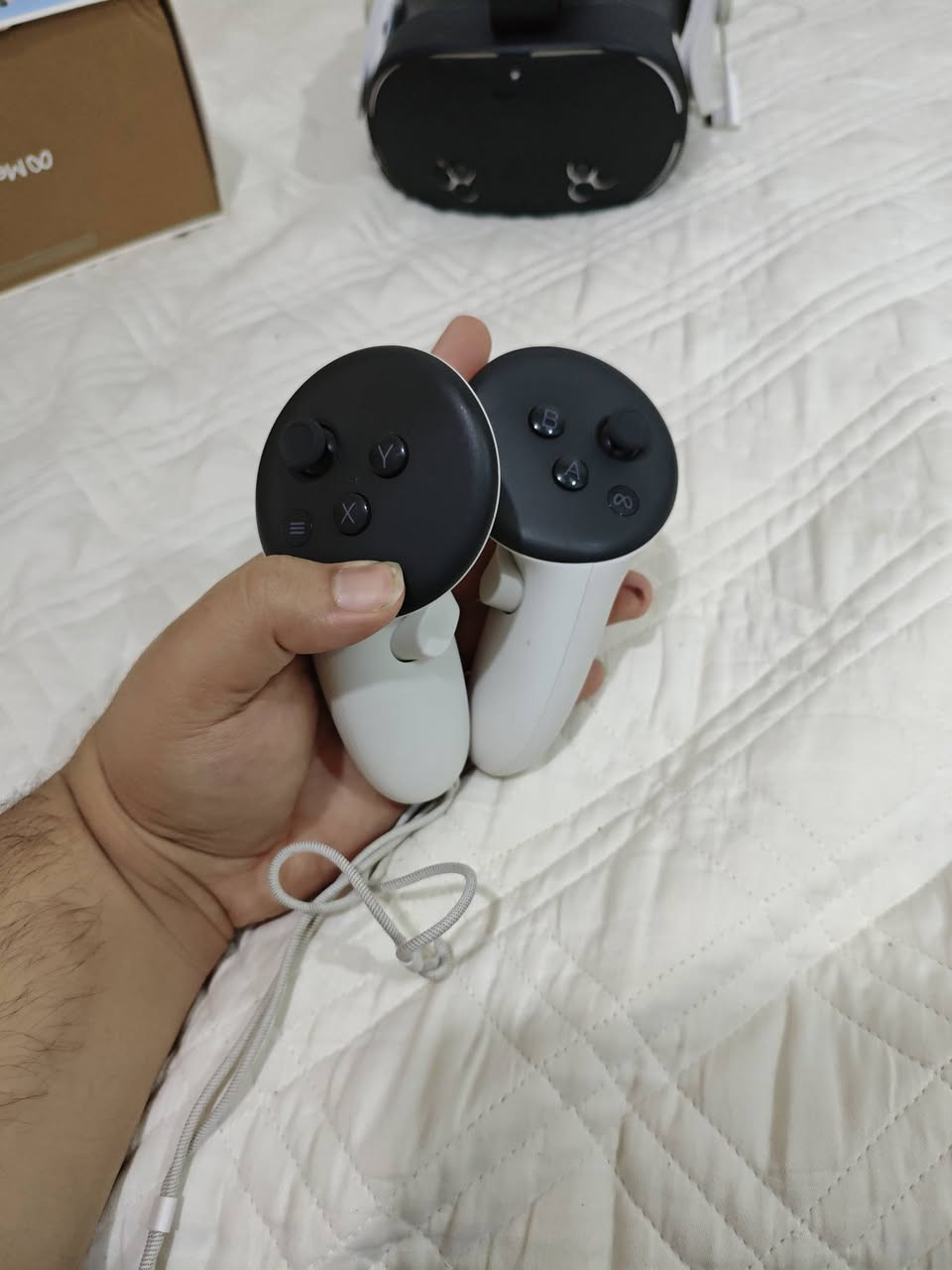 السلام عليكم
Quest 3s مستخدمه للبيع 
نظافه كامله ٩٩/١٠٠ غراض العلبه الملصقات غيرها كلشي موجود الجوستكات نظاف أعلى مساحه ١٢٨ + ستراب اضافي راحه أكثر وبنفس الوقت بطاريه بور بانك + عدسات حمايه + كفر اسود حمايه جوستكات ونضارة 
السعر المطلوب ٣٧٥ الف
 الخاص مالتي مفتوح توصيل موجود 🙏🏻🤍


**إذا كنت صاحب هذا الإعلان وتريد حذفه لأي سبب، رجاءا أرسل رسالة إلى الدعم الفني**