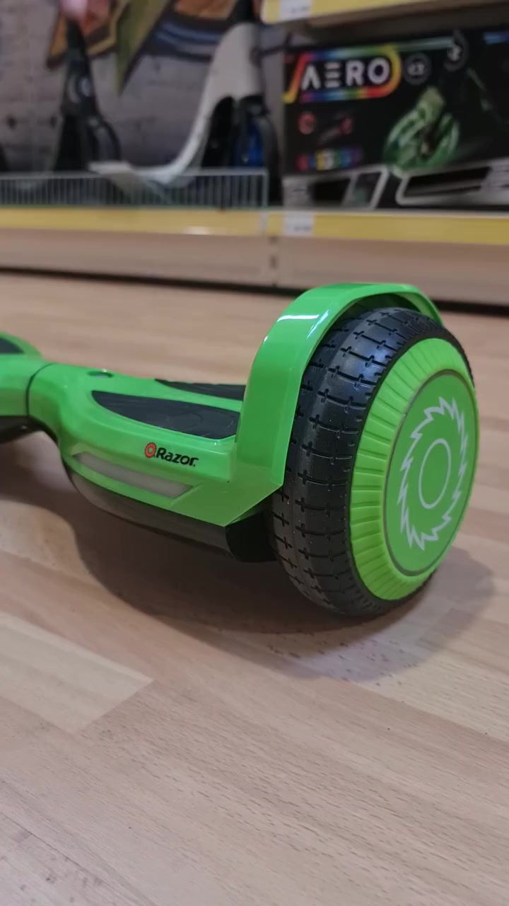 سكوتر كهربائي ذكي متوازن ذاتياً من ماركة Razor موديل Hovertrax Brights. 
السرعة: تصل إلى 7 ميل في الساعة (11.2 كم/ساعة). 
وقت التشغيل: ما يصل إلى 30 دقيقة من الاستخدام المستمر بشحنة واحدة. 
البطارية: نظام بطارية 24 فولت. 
المميزات: مزود بمحركات مزدوجة، مصابيح LED ملونة في العجلات، وقضبان إضاءة LED أمامية. 
الأمان: معتمد وفقًا لمعايير UL 2272 الخاصة بالسلامة الكهربائية، ومناسب للأعمار من 8 سنوات فما فوق بوزن أقصى 50 كجم.


**إذا كنت صاحب هذا الإعلان وتريد حذفه لأي سبب، رجاءا أرسل رسالة إلى الدعم الفني**
