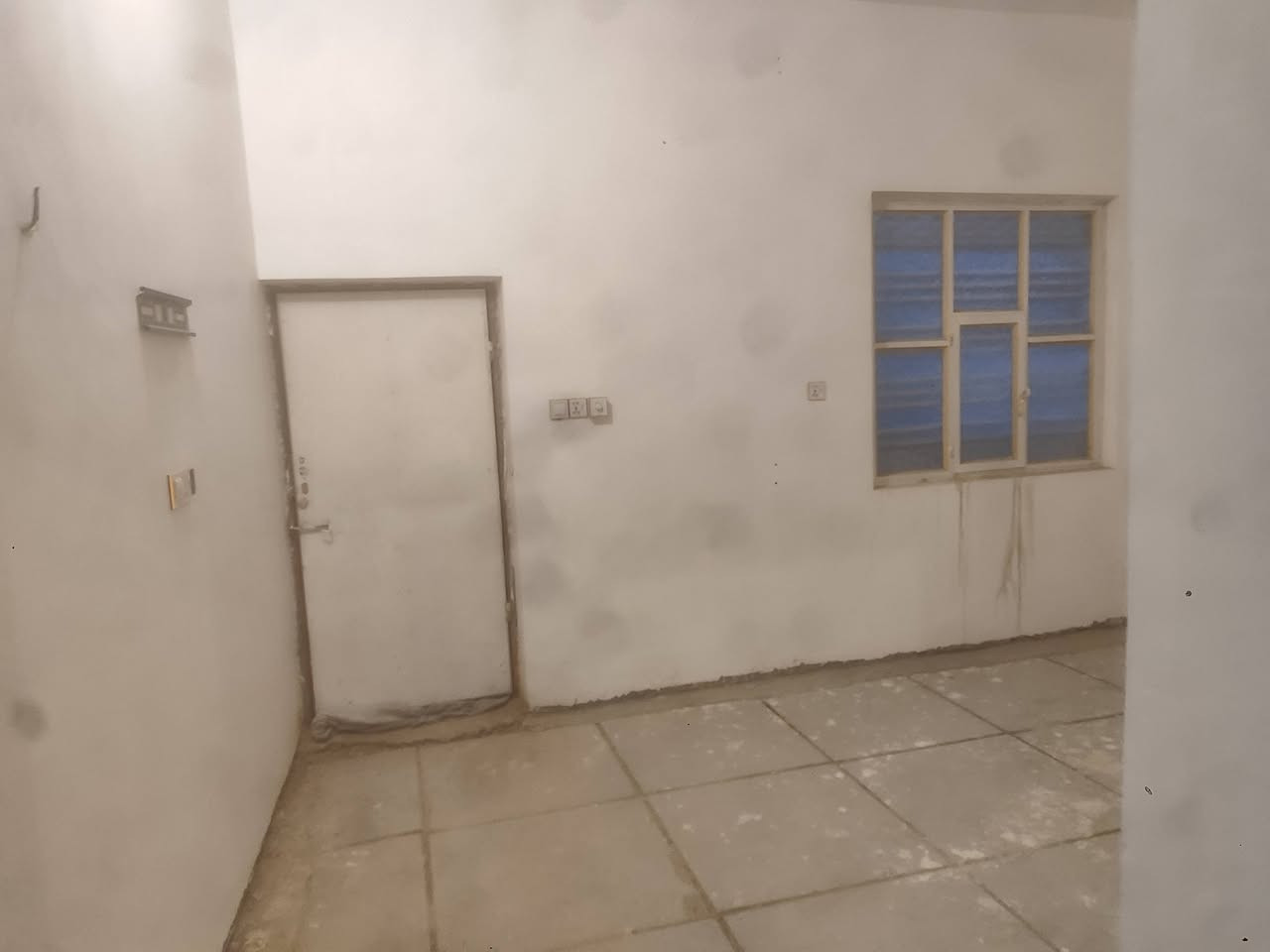 السلام عليكم بيت حي الزيتون شارع 20 للايجار طابق ثاني يوجد مطبخ صاله وغرفه وصحيات وهذا الرقم فيه واتساب ابو البيت***********

