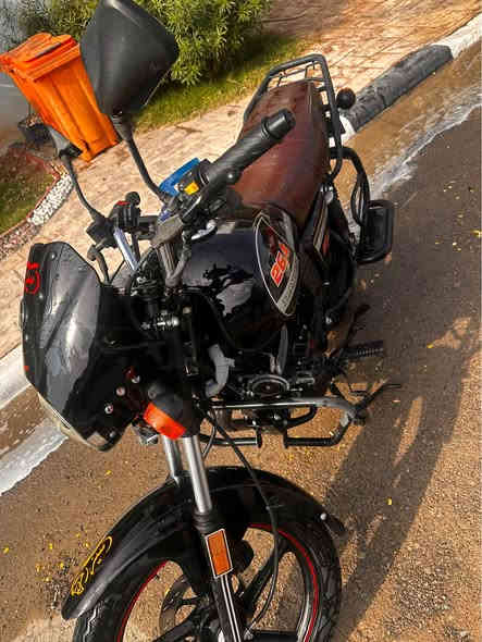 دراجة دايوان موديل 2025 مرقم دراجة الله وكيلكم شبه زيرو اخذتها حتى اكضي شغلات بيها وراها نامت بلبيت لان اني كثير سفر دراجة هي تحجي على نظام والحمدلله والشكر 
بأسمي شرط تحويل سعرها مليونين و 500 
هذا رقم لتواصل *********** بعقوبة
