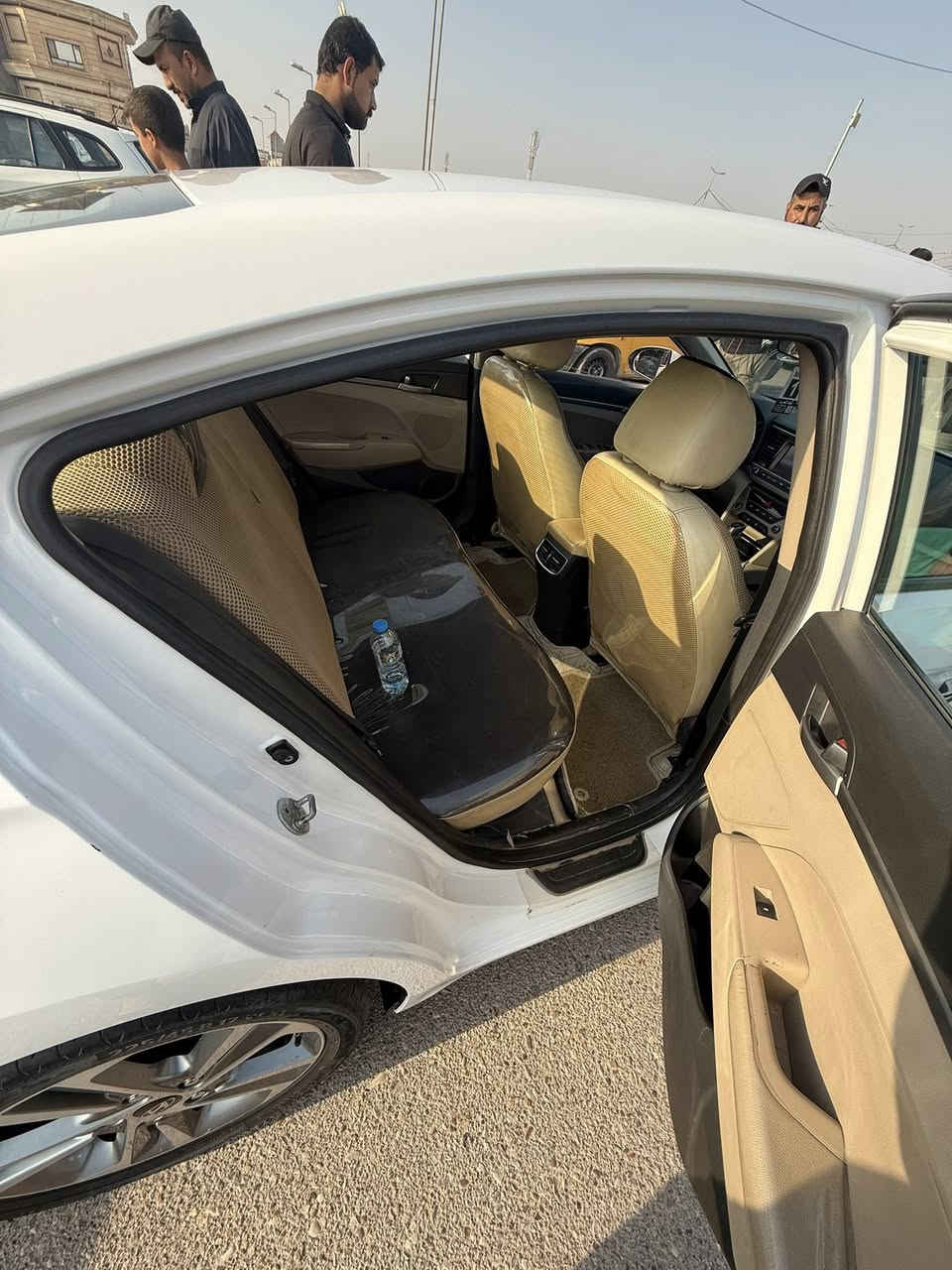 سلام عليكم سيار لنتره سوبر2000 سيار كفاله من كلشي بس بيه طخه به خشم لمدكر لكدام ليمنه بيه سعر 150 للبكان بصره زبير 
***********
