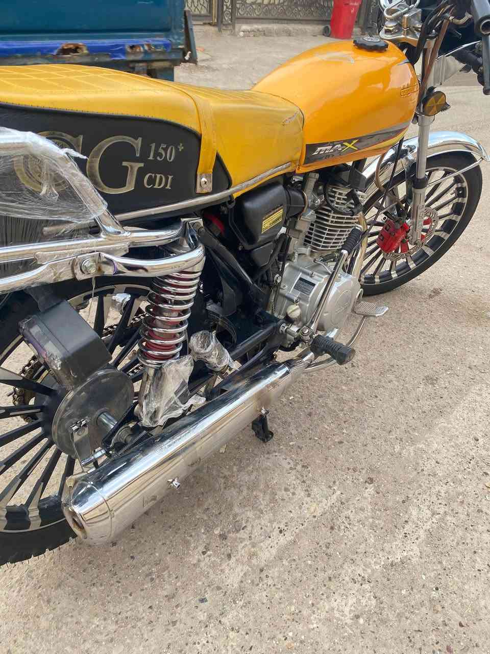 السلام عليكم دراجه إيراني سونك موديل 2024 دراجه شلعه معدل خير من الله تخبل تخم تاير جديد كهربائيات كامله شغاله لايت عالي ناصي زنون+ الدراجه استعمال بيت
بنزات جدد 
بريك امامي شغال 
نقصها فقط دشبول طافي و صفاحيات + صينيه الزنجيل موجوده هيه وبراغيها
مكاني بغداد الدورة .....        السعر 650 وبيها مجال 
***********
