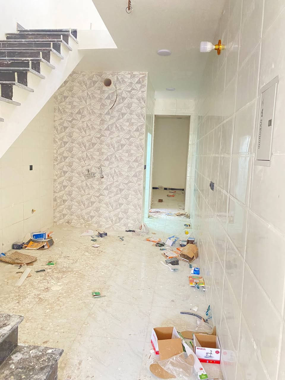 سلام عليكم مشتملات للبيع في الشعب قرب سوق اربع تلاف مساحه 65واجهه 3.25نزال 20تفاصيل البيت كراج صغير استقبال حوالي خدمات 3غرف نوم بناء البيت 2026 للاستفسار اكثر مكتب الشعب للعقاري باداره ابو جواهر  رقم الهاتف:***********
