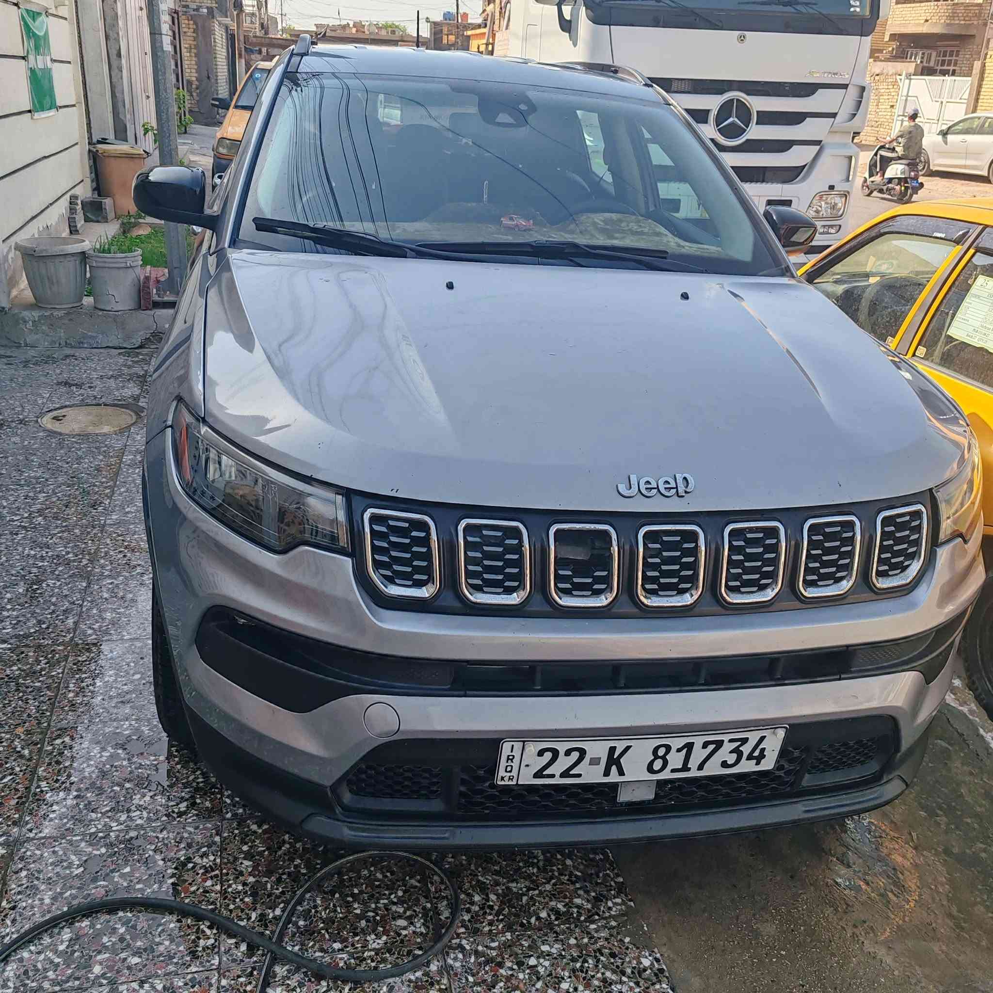 اسلام عليك جيب كمبارس موديل 22للبيع مكينه 2400بسمي رقم شمالي  حادثها بنيد او دعاميه ماوصله للشاصي كير مكينه كفاله تحكمات ستيرن شفتات خلفيه بل ستيرن كير او تماتيك بل صعود اتحوله عادي تبريد قطعتين على اخر حبايه السياره مدوشمه كاعيه او صندوك السعر 135او بيها مجال رقم الهاتف ***********
