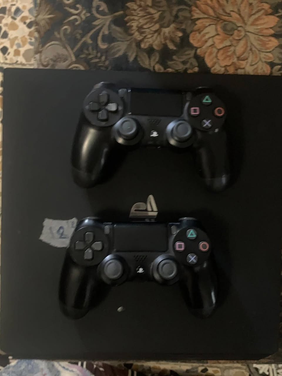 السلام عليكم 
بلايستيشن 4 برو 12 بكامل ملحقاته ' حجم (1TB)
للبيع جهاز PS4 Pro . مستعمل  بحاله نظيفه جداً . جوستك 2 . الجهاز برو (النسخة الاقوى)
لضمان أعلى ادا وجودة جرافيكس 4k .خرافية . السعر المطلوب [ 360.000 الف دينار عراقي] للتواصل واتساب:
[***********] للبيع كاش وفوري.  الشراي يتفضل
 خاص .
العنوان . بغداد التراث المعالف.
