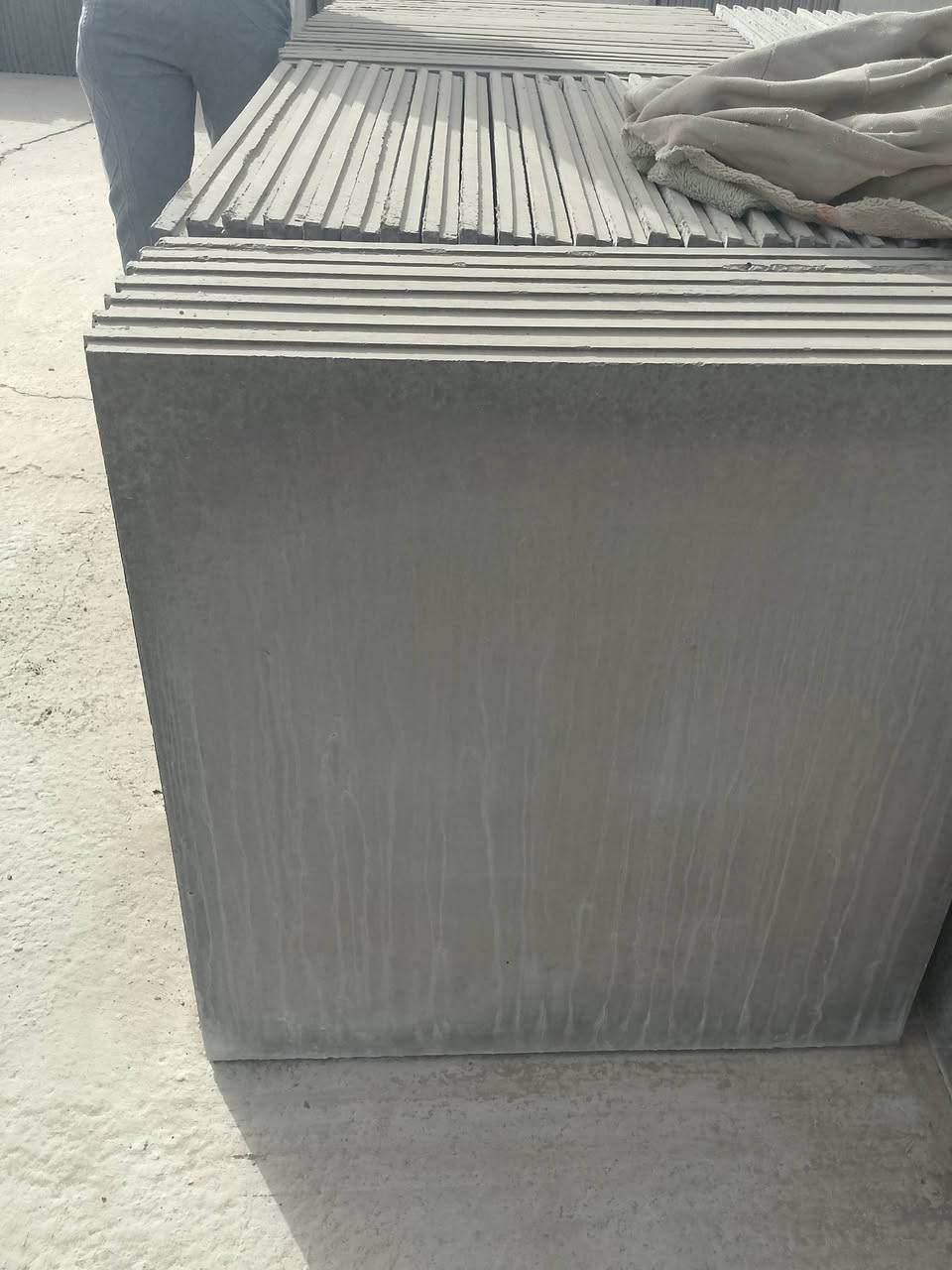 قوالب للبيع السمك 3 ونص العدد 200 العنوان السماوه حي الصناعي ***********
