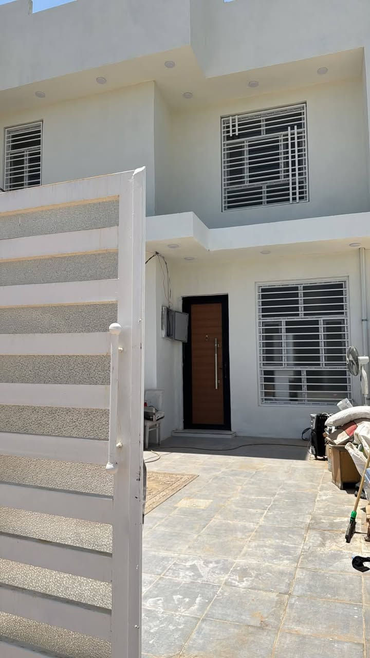 بيت طابقين جديد البناء
للبيع – بيت سكني مميز

📍 العنوان: الهاشمية السياحي – المزيدية

🔹 بيت طابقين🔹 المساحة: 275 متر مربع🔹 4 غرف نوم🔹 استقبال واسع🔹 كليدور🔹 مطبخ سيراميك🔹 أرضية بورسلين🔹 بلكونة🔹 3 حمامات🔹 مناور عدد (2)🔹 طارمة كبيرة🔹 حديقة

📞 للاستفسار والاتصال مباشرة بصاحب الدار:***********

📢 مكلف للنشر
