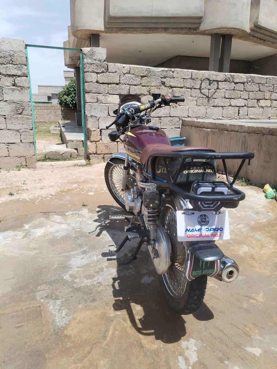 السلام عليكم 
دراجه نامي برو حجم 150cc موديل 2025 
باتري جديد نص سلف يشتغل شاشه شغاله 
كهربائيات كلها نضيفه ما عايزها شي بيع فقط
السيبايه سوده كزوز كاتم مال شغل الدراجه
السعر 600 وبي مجال ***********
