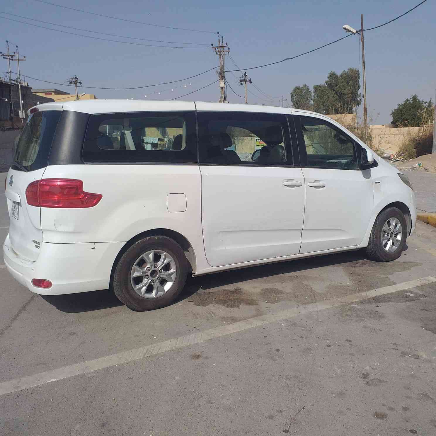 السلام عليكم ورحمة الله 
سياره للبيع 
لليدور سياره عائليه أو مال شغل
( ماكسيس )صيني خصوصي
المحرك  2000 بانزين
الموديل  2016
تدفئه/ تبريد  ثلج  
عدد الركاب ( 9  راكب)
سنويه بأسمي لغاية سنة  2030
هزه  نهاية الشهر العاشر  رقم اربيل
مكان السياره في الكوت 
      (السعر  120 )
للاستفسار   ***********
