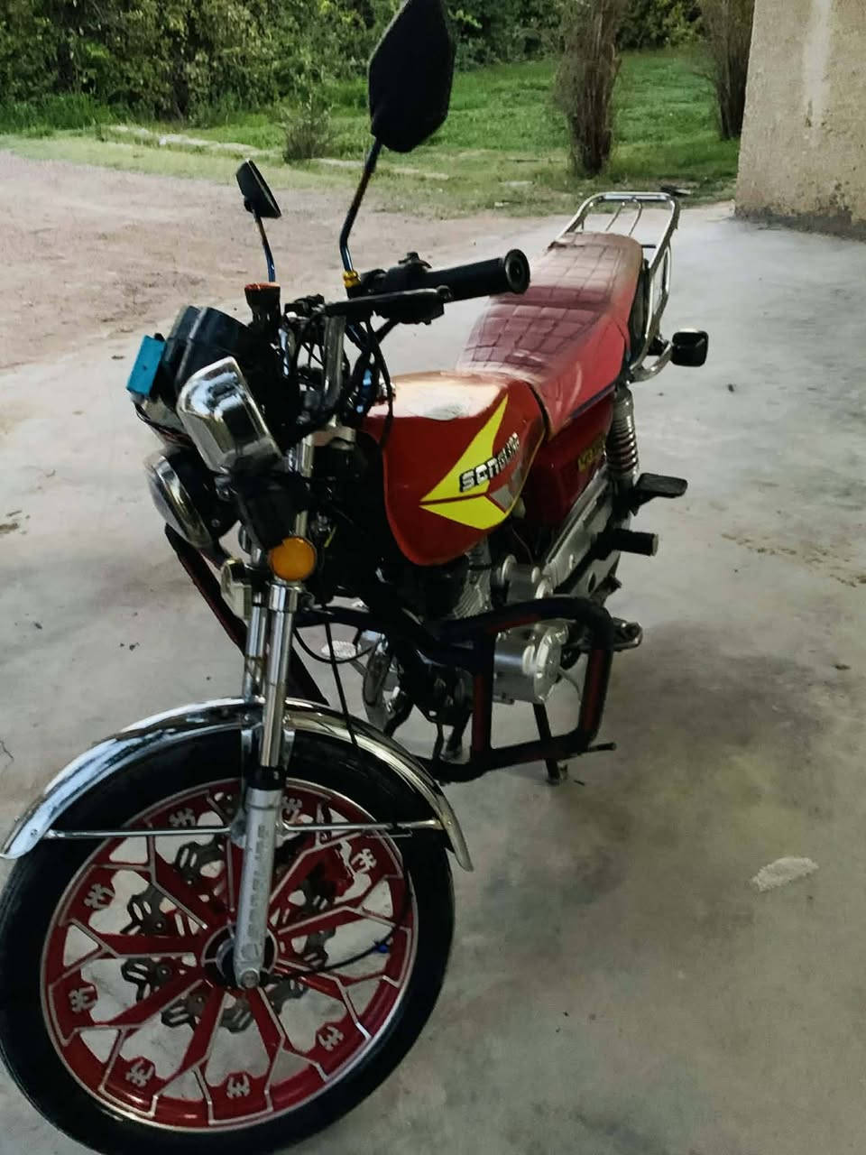 سلام عليكم
دراجه سفان للبيع 2️⃣0️⃣2️⃣4️⃣
اوراق اصولي مكفوله كفاله عامه
جهاز تشغيل عن بعد 
تايرات جدد 
سماعت بلاتوث 
محرك ما مفتوح
درع حمايه 
دراجه كامله كرهباءيات كامله ربع ما تصرف عليه 📌مكان قرب مطار الصويره  للستفسار الاتصال على الرقم 📞***********
