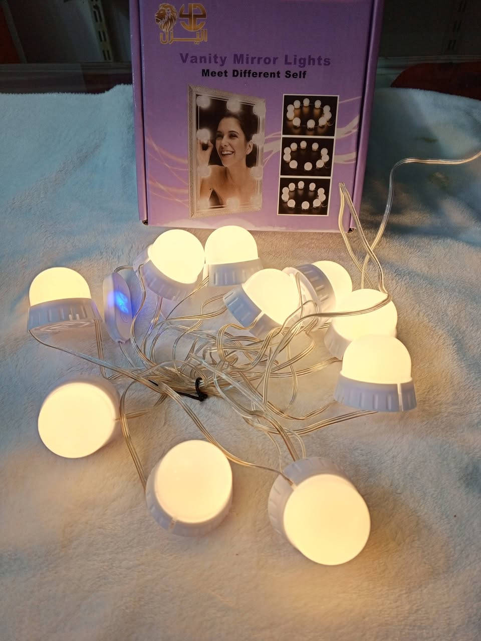 ضواء مرآة الزينة (Vanity Mirror Lights) هي مجموعة إضاءة LED مصممة لتركيبها على أو حول مرآة المكياج لتوفير إضاءة مثالية.

حجز والاستفتسار واتساب 
***********📱
يوجد خدمة توصيل 🚕 
محافظات 5 الاف 
بابل المسيب 3 الاف 
المسيب حي العسكري 🏍️ مجاني
