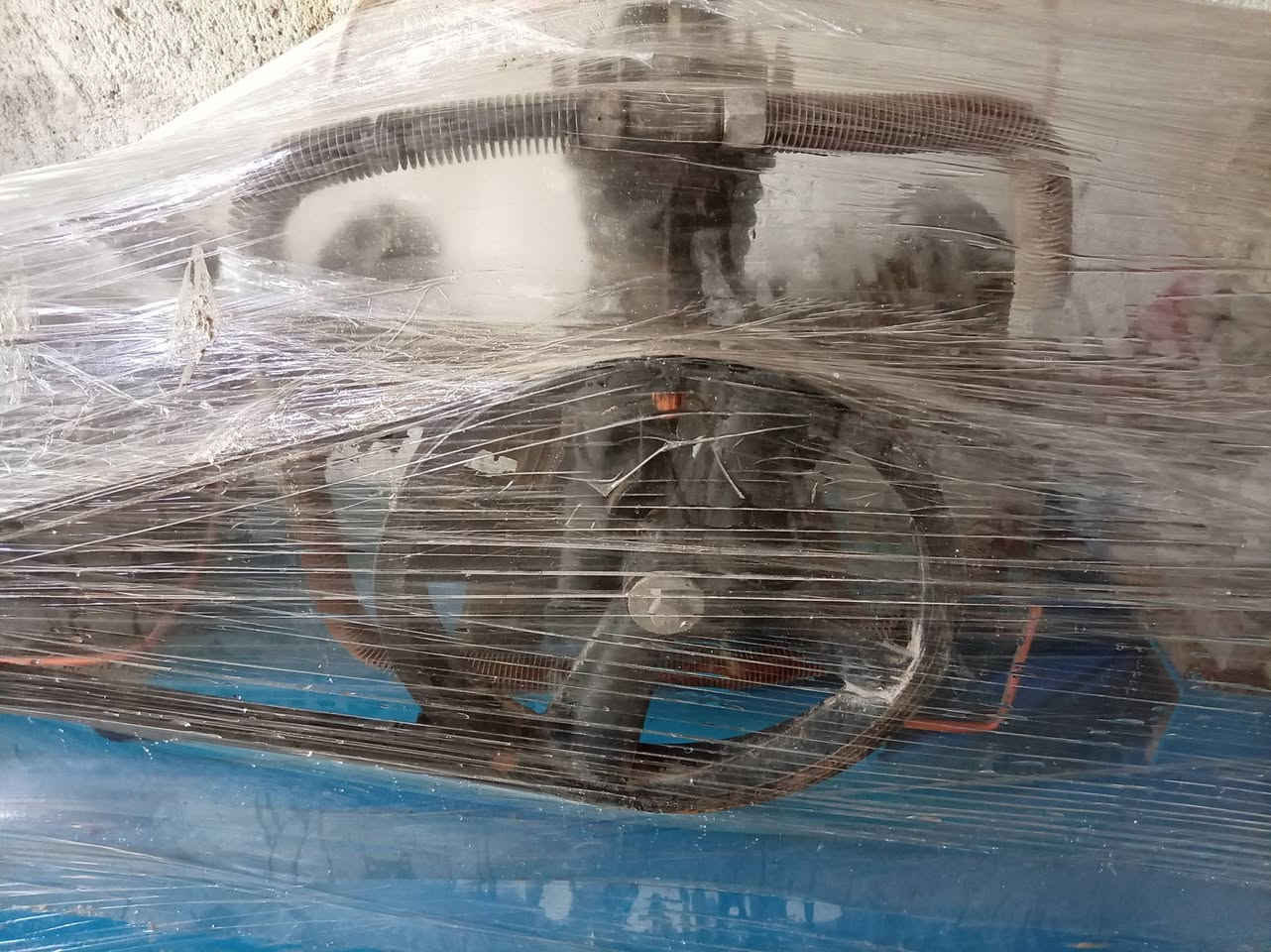 كمبريسر شغال نضافه 90٪ سعره750 لتواصل ***********.
