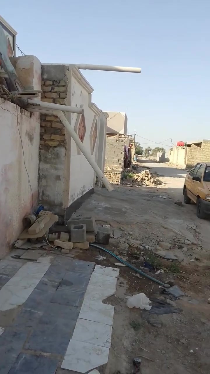 السلام عليكم مره خصت مديرالكروب عندي مشتمل المساحه  ١٠٠ متروالواجهة ٥ والنزال ٢٠ بناء طابوك بيت صب مسلح صطح اشتايكر كهرباء ماء بيت جاهز العنوان الدسيم قريب على الدواجل السعر ٢٦ وقابل لتفواض الاستفسار ***********
