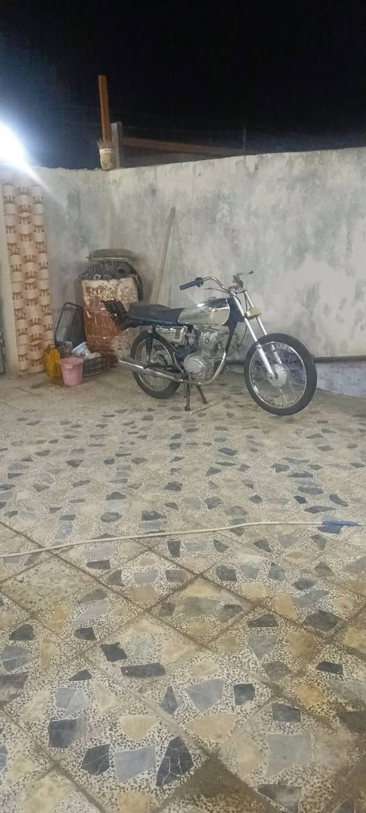 سلام عليكم دراجه لبيع مديل 23 مفتوحه ولفات فقط بدلت تانكي ستيل دراجه اجهازه من كلشي مكينه نامه متياز كلك مو اوراق سعر 550 وبيهه مجال لشراي فقط تواصل ***********
