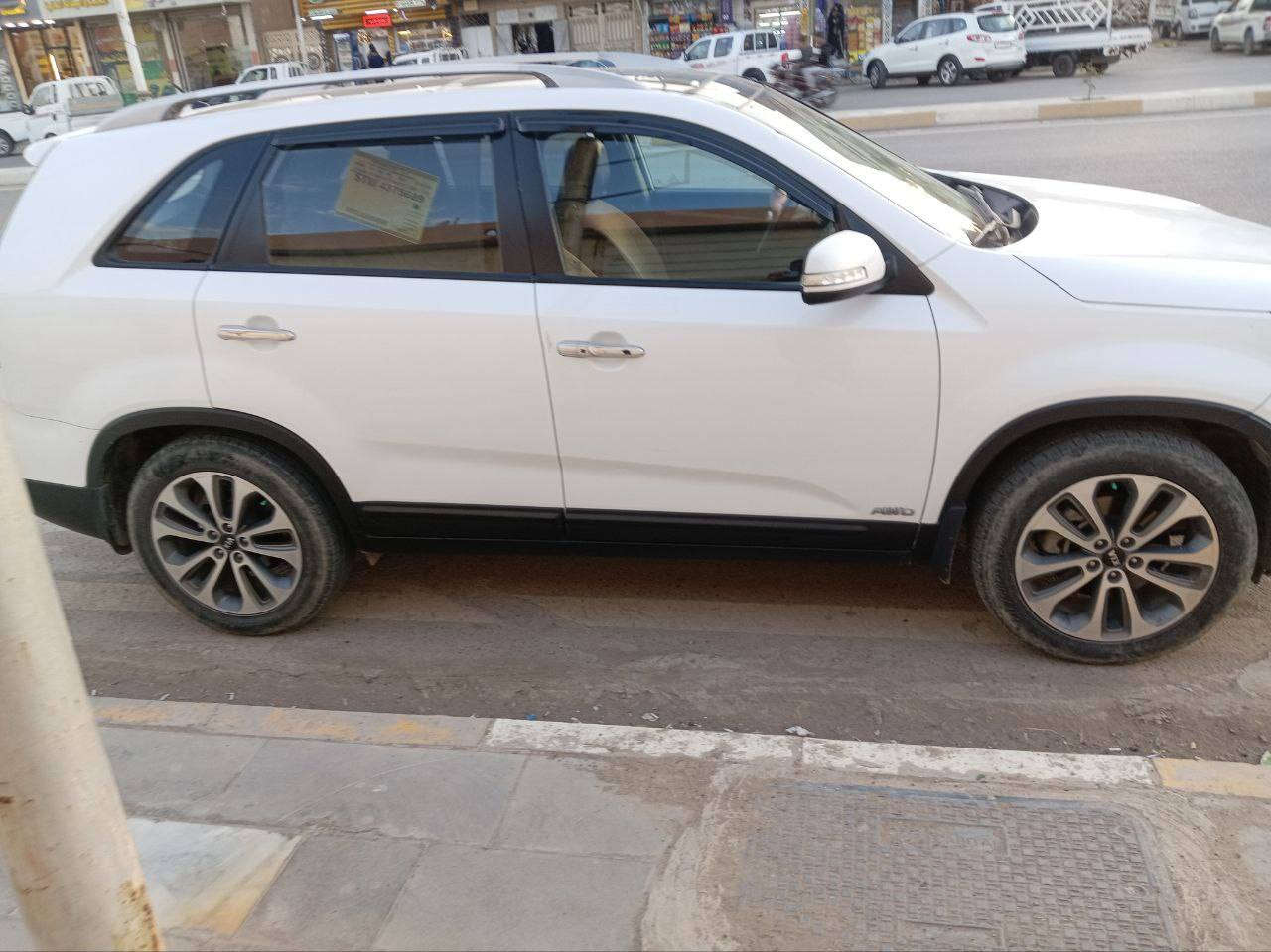 سياره سورنتو موديل 2015كويتي قرميدي للبيع الي يرغب يستفسر يتصل غ الرقم ***********
