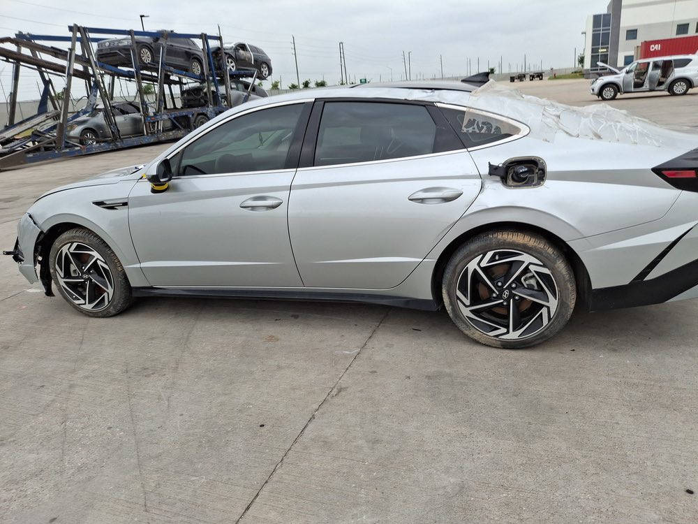 السلام عليكم ورحمة الله وبركاته
هونداي سوناتا 2024 فول 1/1 
محرك :2500 تنفس طبيعي 
عداد مشي : 26 الف
مواصفات 
1_بصمة
2_بصمة ابواب 
3_ تشغيل عن بعد 
4_فول بانوراما 
5_لد امامي مع عدسات زنون 
6_ كشافات 
7_اشاير مري 
8_ نقطه عمياء 
9_ لد خلفي
10_كشنات كهرباء 
11_ تدفئة كشنات 
12_شحن واير لس 
13_شاشه تبريد منفصل 
14_ سايد بريك كهرباء 
15_ اوتو هولد 
16_كير تعليك 
17_ شفتات ستيرن 
18_بصمه جنطه 
19_مانع انزلاق 
20_تحكم وضعيات قياده 
21_شاشه متصل مقوسة 
تدعم خراىط وكاربلي 
22_رادار امامي وكامره رادار 
23_كامره خلفية دقه عاليه 
24_حساسات اوتو ستوب 
25_فول تحكم ستيرن مع قياده ذاتيه 
حادث امريكا مرفق بالمنشور السيارة مكفولة من الصبغ حادثها مصلح بارد 
العنوان : بابل قرب الاثار
ملاحظة السيارة بأسمي بدون رقم وين ميعجبك ترقم ابصم الك
السعر : 175قابل للتفاوض
استفسار :***********
