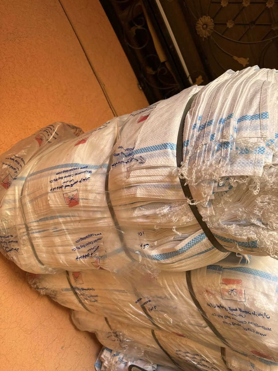 تتوفر كواني 50*70 ام نص للاستخدام للمواد الانشائيه والزراعيه  مكان البيع الشارع مقابل أسواق التاج الاتصال على رقم ***********
