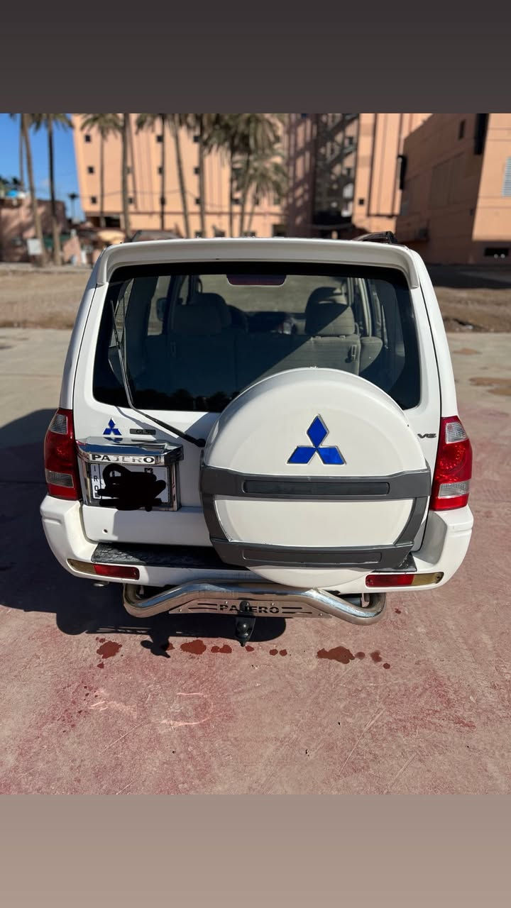 السلام عليكم باجيرو موديل 2004 السياره مكفوله ما عدا باب السائق مصبغ تخم تاير جديد رقم بغداد رقم انكليزي السياره بأسمي تحويل ثاني يوم 
السعر 90$ وبيها مجال رقمي ***********
