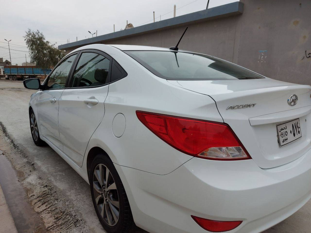 السلام عليكم.. اكسنت امريكي2017ابيض بدون صبغ دعاميه خلفيه مبدله ويل كب اصلي اربع دسك تحكم ستيرن جديده السياره برغي مامفتوح بيها رقم نينوى الماني وباسمي تبريد ثلج السيارة على ايدي من 2018  عداد76الف السعر125قفل اتصال***********
