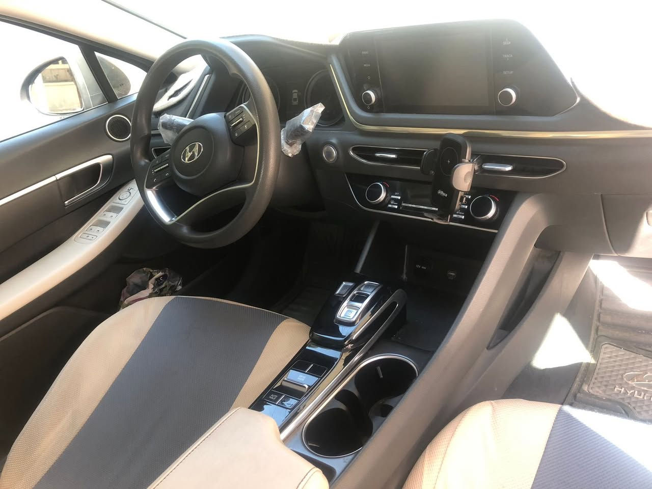 سوناتا موديل 2021 وارد امريكي
جديدة كلش ونظيفة وكاملة وجاهزة من كلشي
الايرباكات سليمة
بدون صبغ 
بدون تبديل
الحادث فقط بارد شوية بالبنيد 
وصور الحادث بالمنشور

مواصفاتها:
تشغيل بصمة
تشغيل عن بعد
محرك 2500
ابل كار بلي
ويل كب
اوتو هولد
تحديد مسار
قيادة ذاتية
كير لمس
رقم اربيل بأسمي تحويل مباشر او وكالة
السعر 173 وبيها مجال بسيط جدا
للاتصال ***********
