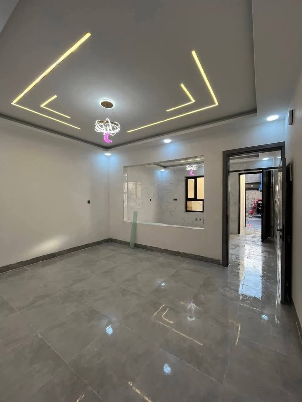 🏡 دار للبيع – فرصة استثمار وسكن بنفس الوقت

دار معزول بالكامل مع درج خارجي، مؤجر حالياً بقيمة 575 ألف شهرياً 💰
فرصة ممتازة للاستثمار بسعر مناسب جداً.

📍 المواصفات:
 • المساحة: 100 متر
 • سند: طابو زهور
 • بناء حديث

🏠 تفاصيل الدار:

🔹 الطابق الأرضي:
كراج + هول + مطبخ + صحيات + غرفتين نوم

🔹 الطابق الثاني:
هول + مطبخ + صحيات + غرفتين نوم + سطح

📞 للاستفسار والاتصال:
***********
***********

📍 العنوان:
حي البكر – سايدين الكنيسة، مجاور معهد النجاح
عقارات أرض الملوك
