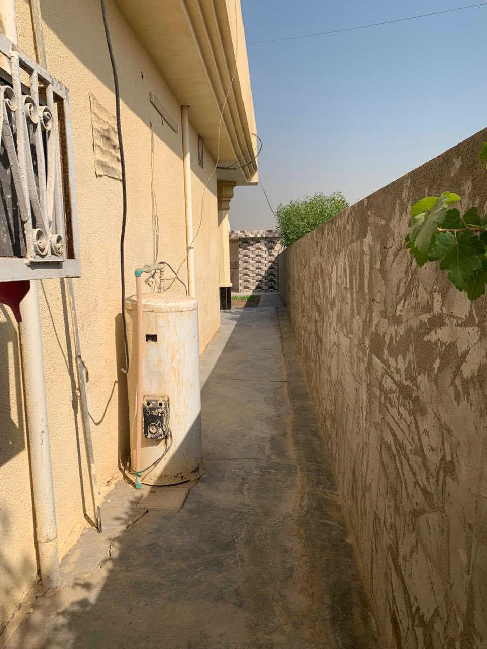 بيت للبيع
المكان الزويه يم الگنطره الزرگه 

مكون البيت  🏠 
استقبال 
هول 
صاله 
ثلاث غرف نوم 
حمام 
مطبخ خارجي 
المساحه الكلية مع الدار دونمين 
البيت كامل من كلشي اي نقص ما بي 
ماي + كهرباء +مولد سحب 
طابو زراعي سند 25 
السعر والاستفسار على الرقم 

***********
