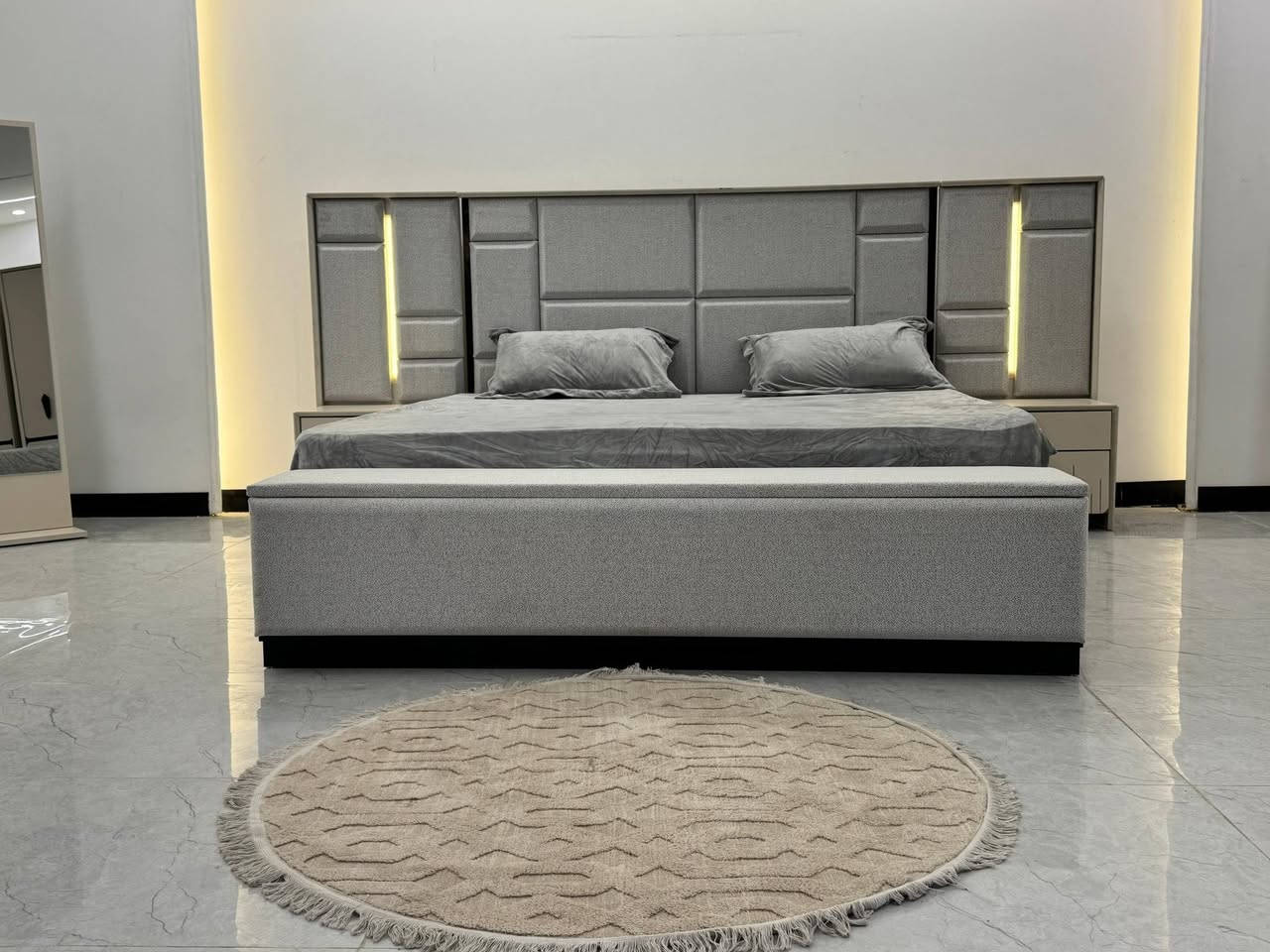 غرفه نوم تركي 
عشر قطع

سرير خزان

برغي  حديد 🔩

اضاءة مخفية بميز التواليت والكومدي 

والدولاب 

قياسات الكنتور 240*220*52

كنتور إضافي 84*220*52

ميز تواليت 130*170*42

كوميدي 52

ارتفاع الراس العالي 125

بسعر مناسب جداً 
 
للحجز والاستفسار وتساب

***********
